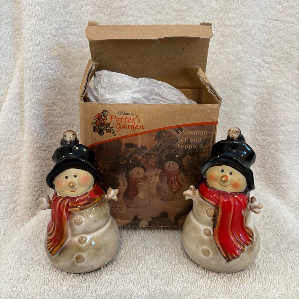 Kirklands Potter’s Garden Snowman Salt and Pepper Shaker Set